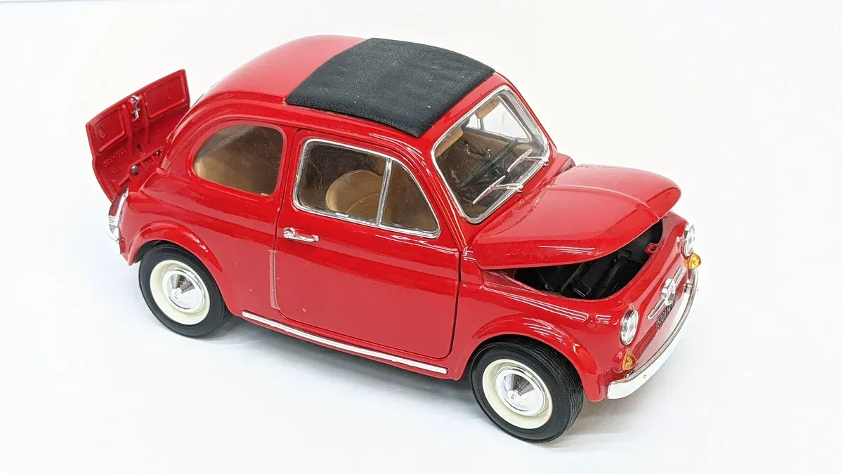 This is a Fiat 500 (Cinquecento)