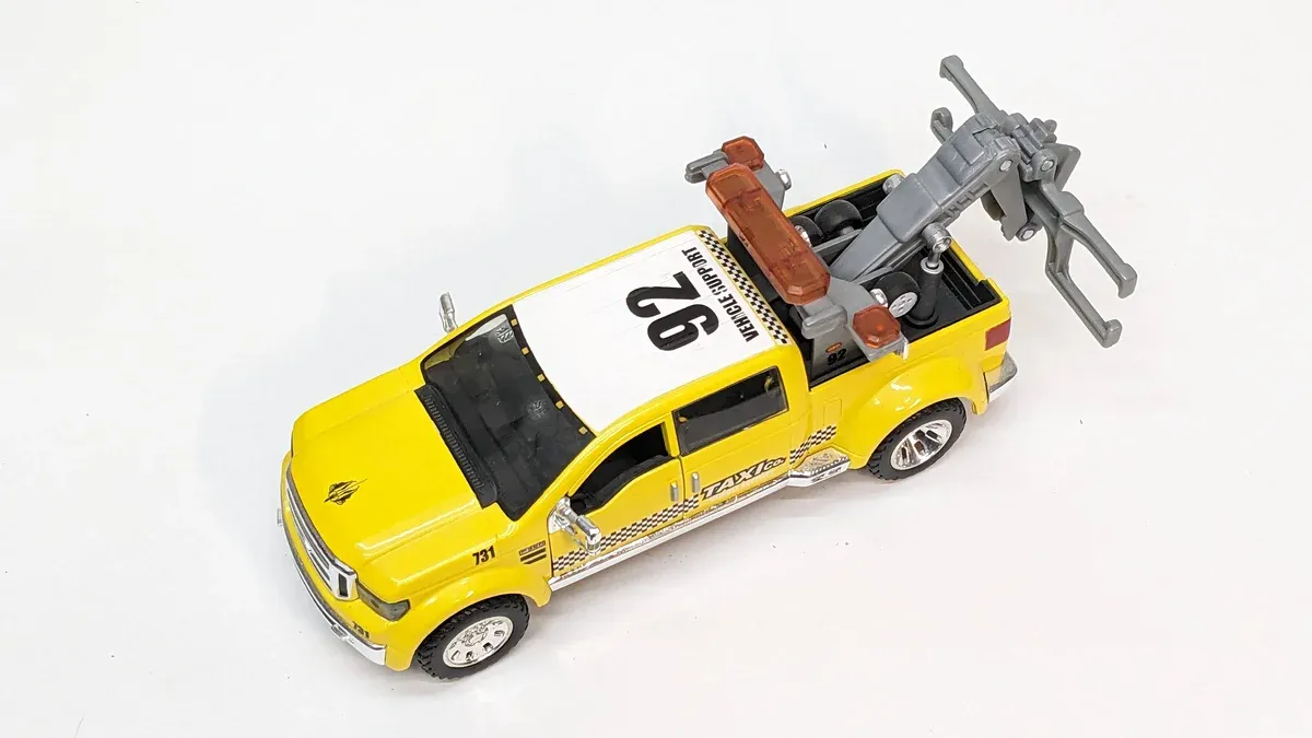 This is a 1987 International Harvester S-Series medium-duty commercial hauler with factory-installed pneumatic brake assist.