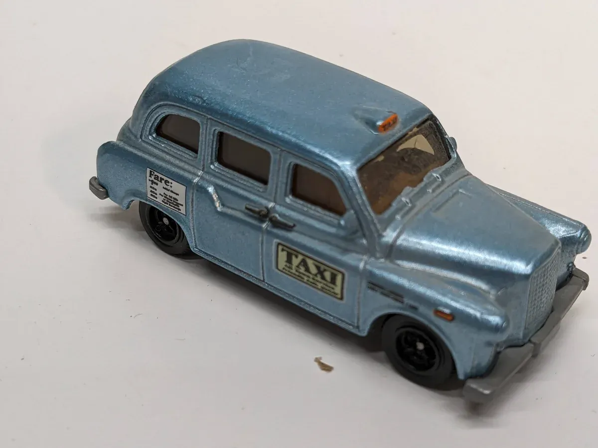 This is clearly a 1952 Checker Model A9 Chicago taxicab with the distinctive rounded hood and integrated fender design.